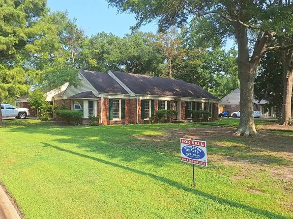 1308 Park Center Dr, Clarksdale, MS 38614