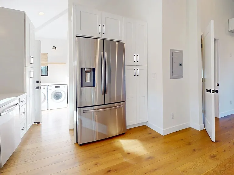 2224 Oak St — Photo 12