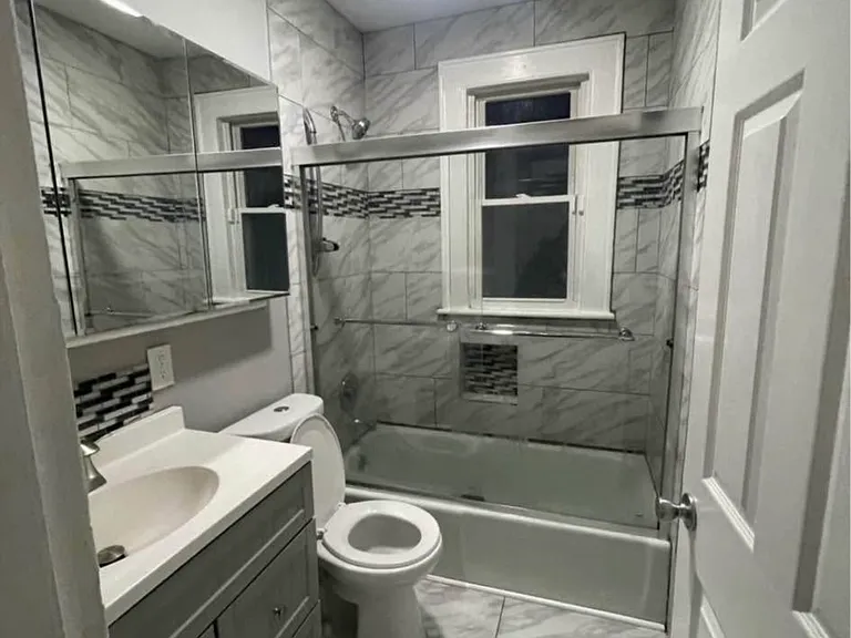 28 Higgins Ave — Photo 2