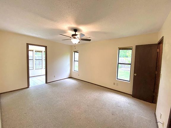 5th image of 3505 W Wood St