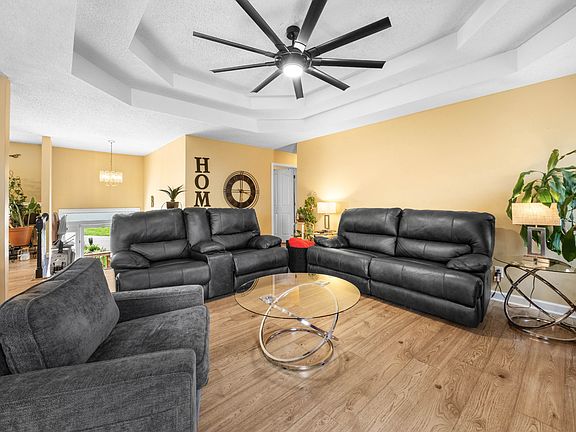 3rd image of 2049 Windmeade Dr