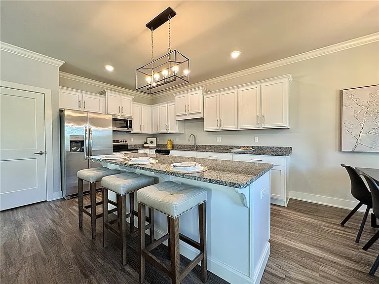 915 NE Heights Ln — Photo 6