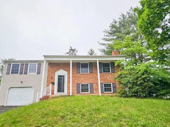 3 New Coach Ln, Willingboro, NJ 08046