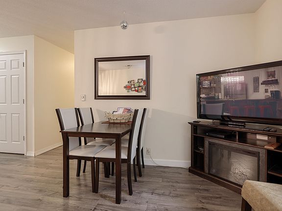 5th image of 744 Prospect Ave