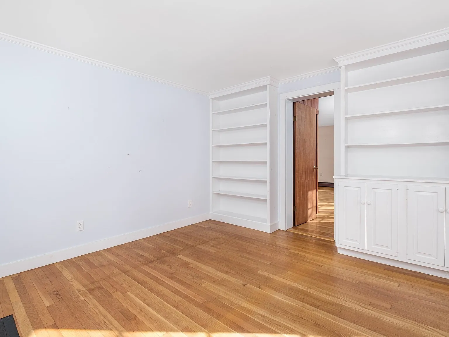 4 bed, 2420 sqft, $5,500 — Photo 3