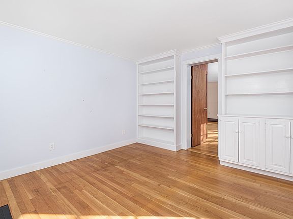 3rd image of 445 Glen Rd