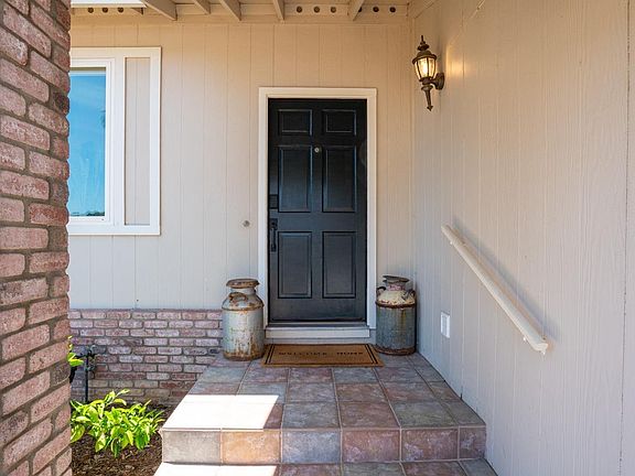 4th image of 140 Vista View Place