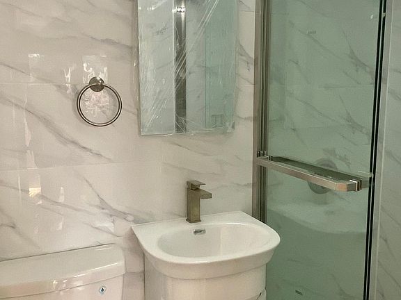 4th image of 24449 Grand Central Pkwy Floor 2