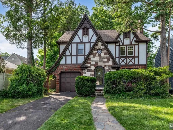 1332 Sussex Rd, Teaneck, NJ 07666