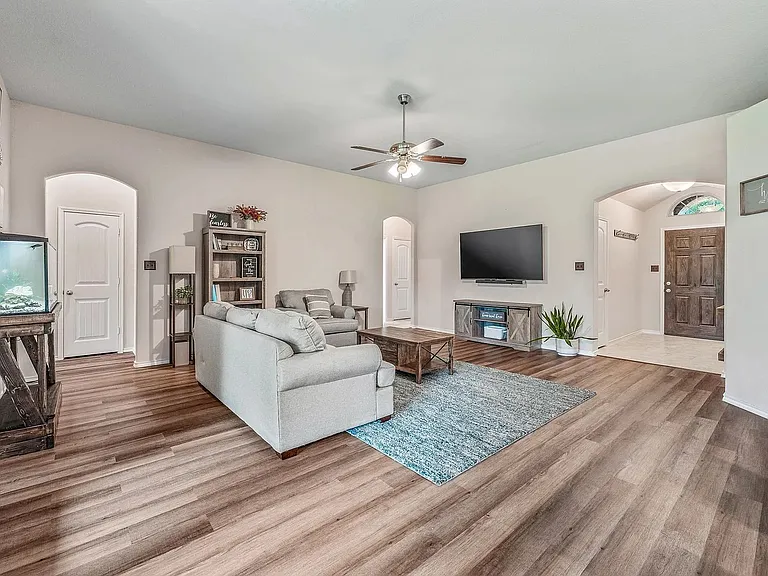 4304 Lucero Dr — Photo 6