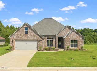 138 Roxbury Dr, Jackson, TN 38305