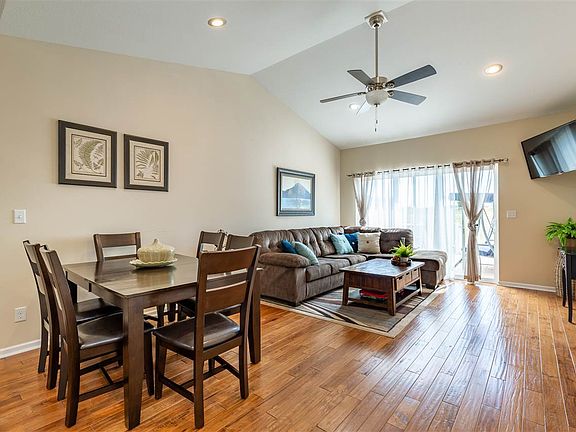 3rd image of 425 Spruce Hills Dr