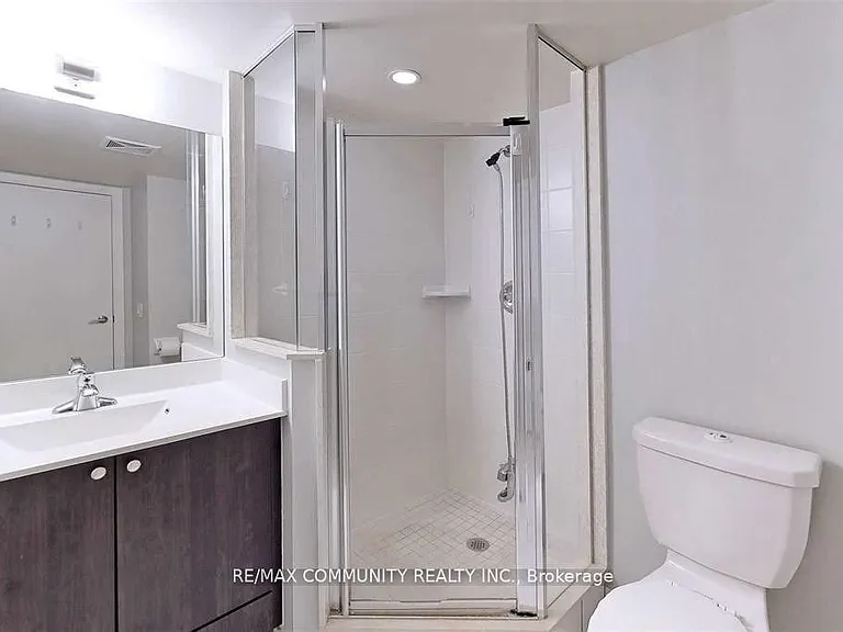 181 Village Green Sq #715 — Photo 5
