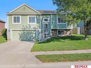 16868 Larimore Ave, Omaha, NE 68116