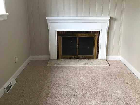 1 of 2 fireplaces