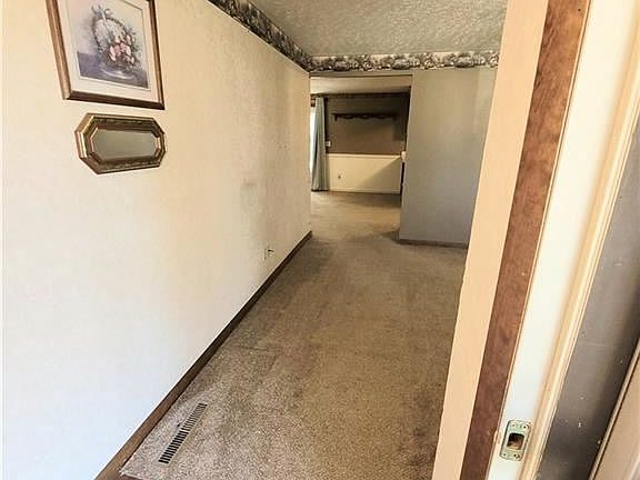 4th image of 5914 Hartwick Ln