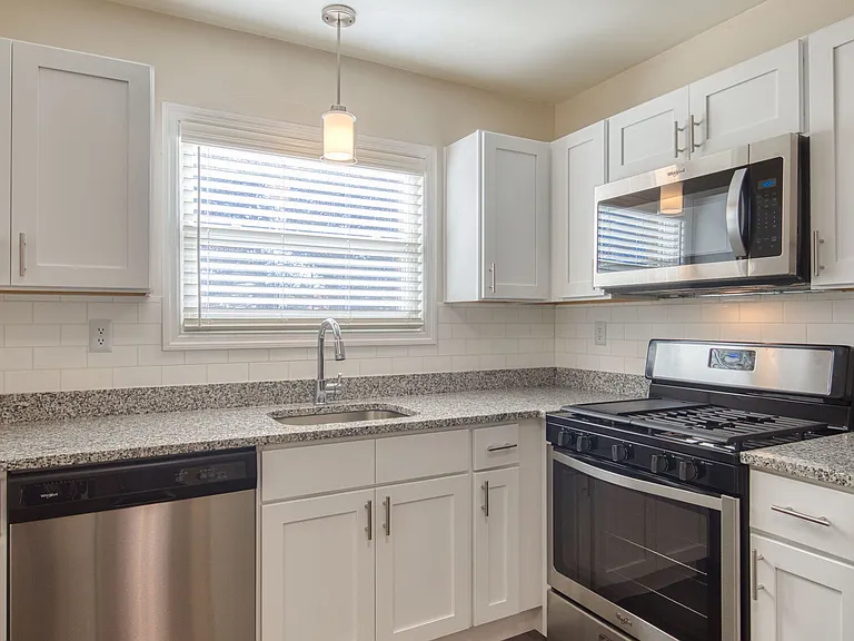 Millspring Commons Apartments and Townhomes — Photo 2