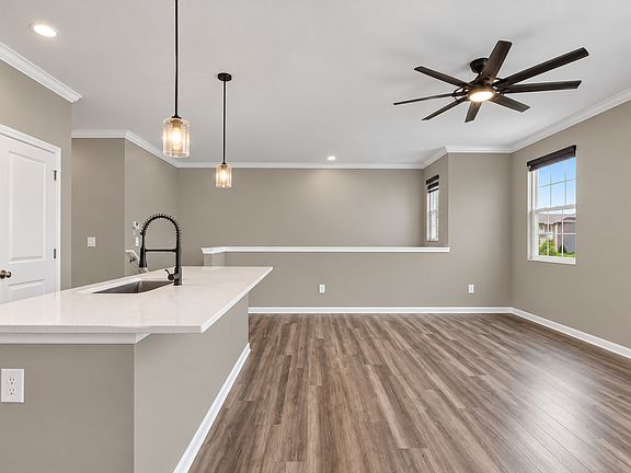 5th image of 504 Comstock Rd