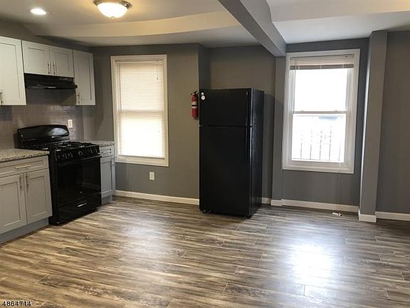 3rd image of 780 Summer Ave #3