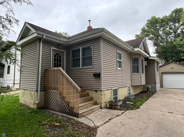 1233 11 1/2 St N, Fargo, ND 58102