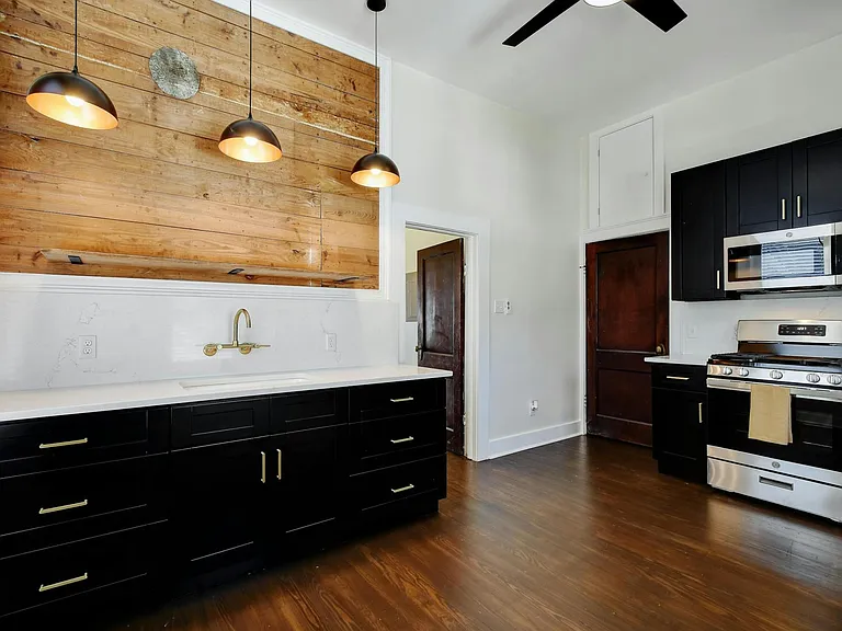 423 W Woodlawn Ave #2 — Photo 2