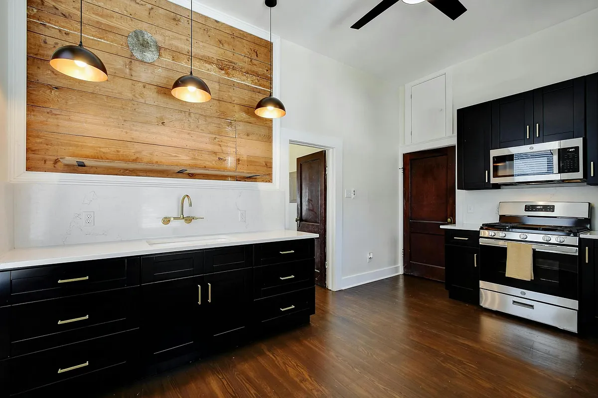 Building Photo - 423 W Woodlawn Ave #2