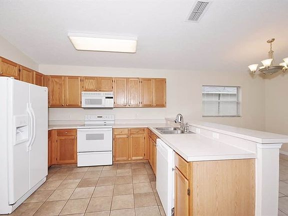 5th image of 2265 Saint Andrews Dr