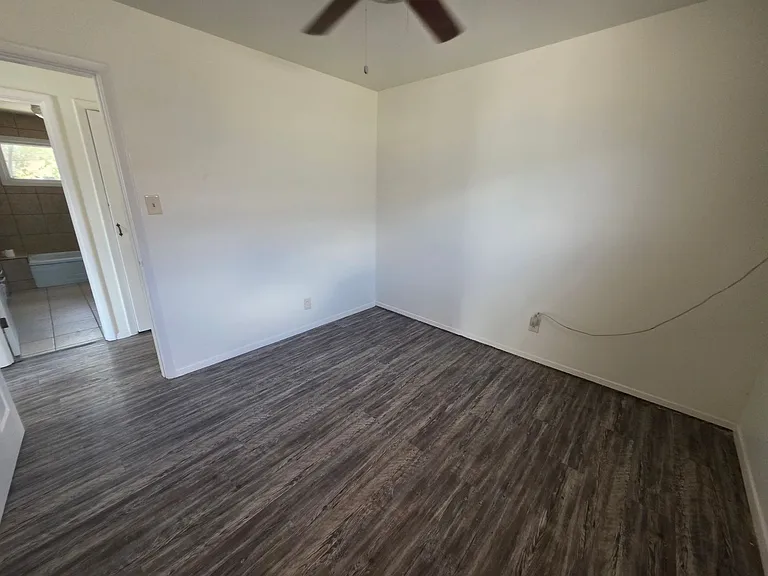 2422 Redwood St — Photo 9