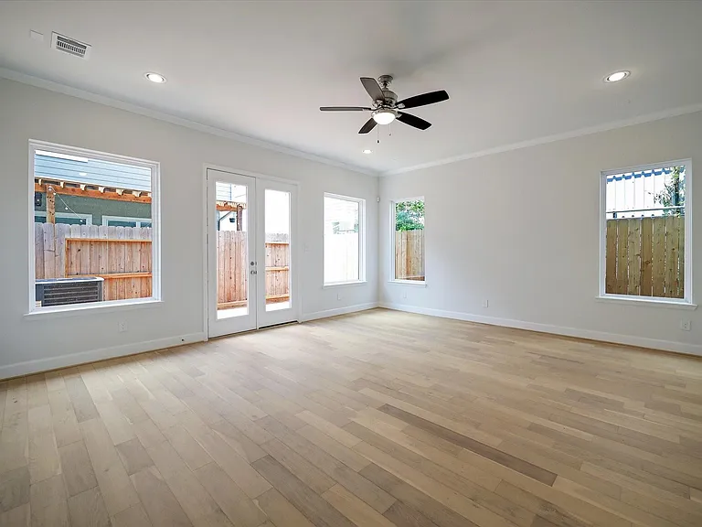 945 Wakefield Dr — Photo 10
