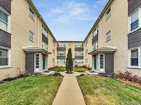 2nd image of 7235 N Hamilton Ave APT 1B