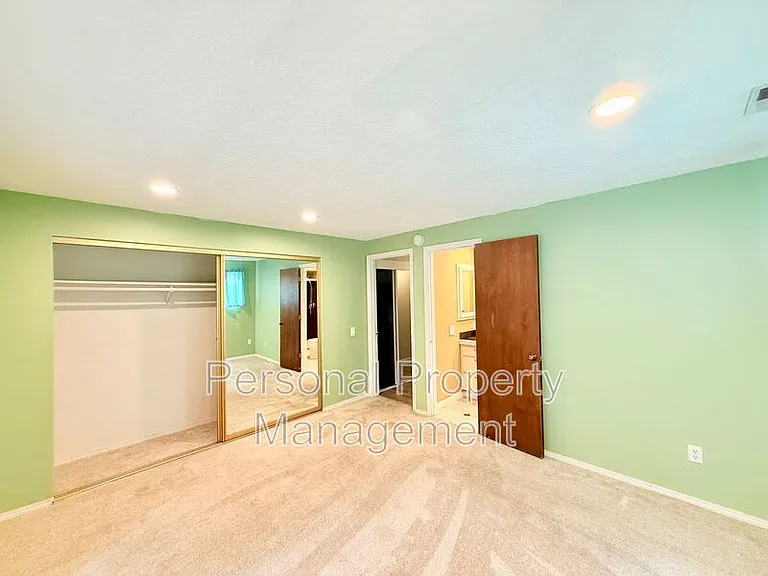 9411 NE Pinecreek St — Photo 17