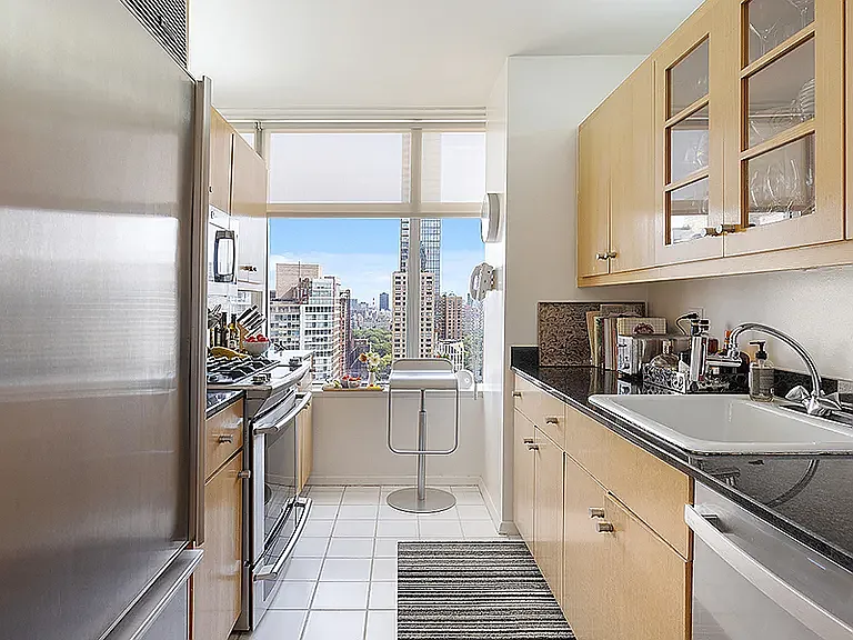 160 W 66th St #32D — Photo 3