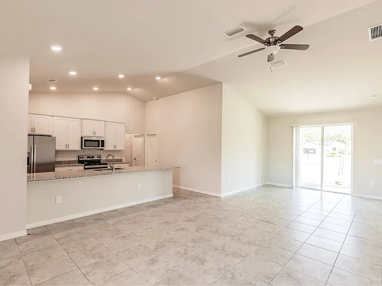 3603 NE 12th Ct — Photo 2