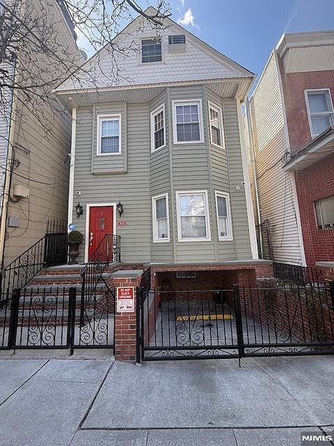 1st image of 413 21st St