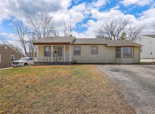 10709 E 28th St S, Independence, MO 64052