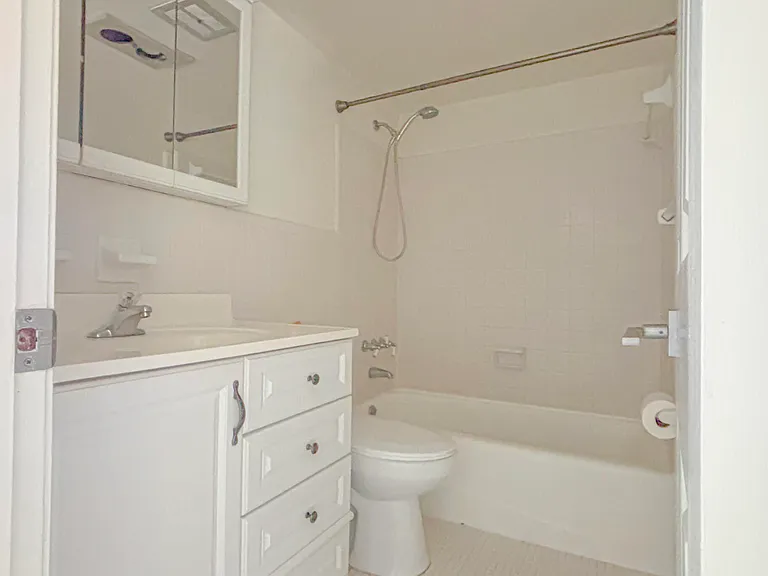 2141 NE 41st St #3 — Photo 8