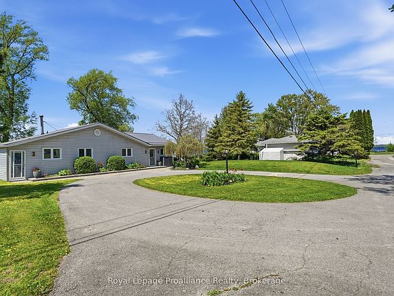 2nd image of 33 Peats Point Ln