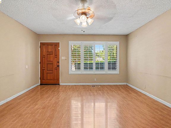 3rd image of 1126 Mission Dr