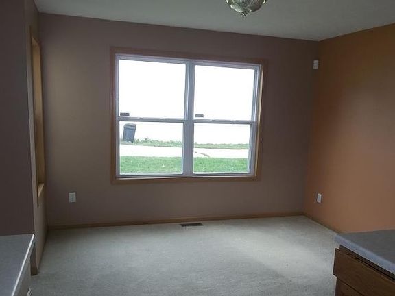 4th image of 410 Howard Ave
