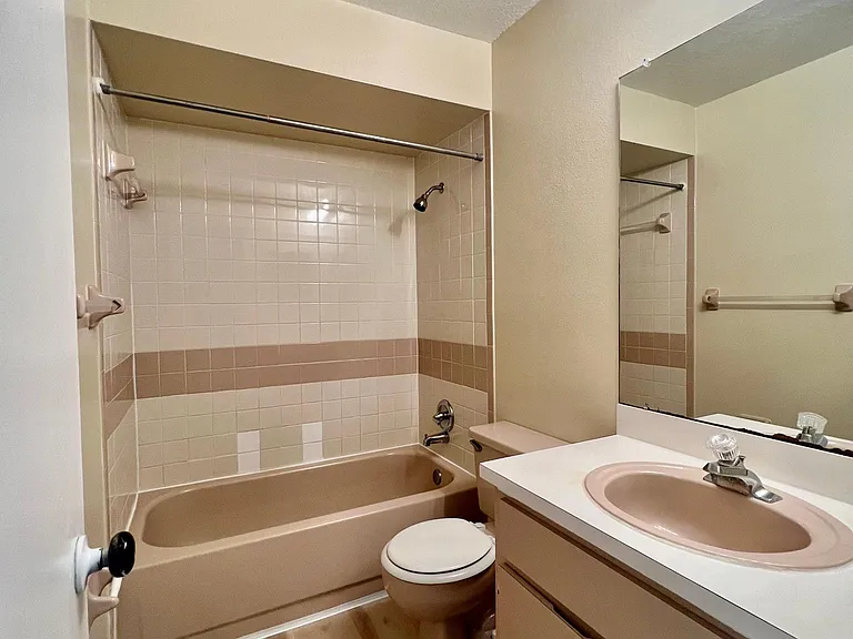 5571 Mariner Blvd — Photo 8