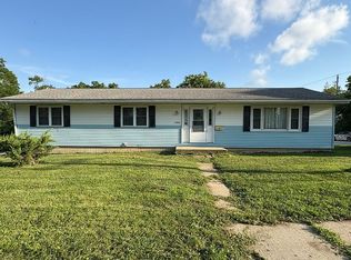 1006 E State St, Centerville, IA 52544