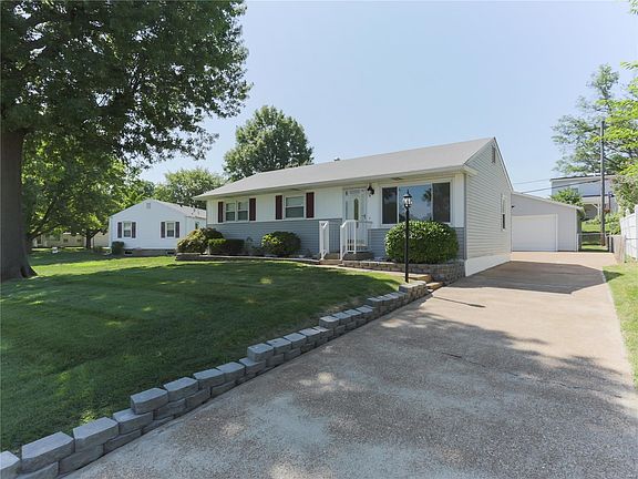 3rd image of 10824 Bernadine Dr