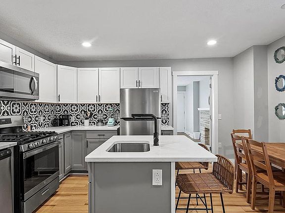 3rd image of 1117 Spring Garden Ave