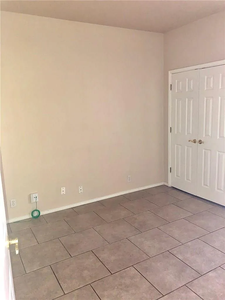 3 bed, 2.0 bath, 1265 sqft, $1,700 — Photo 3