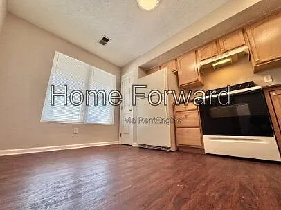 835 W Maxwell St — Photo 4