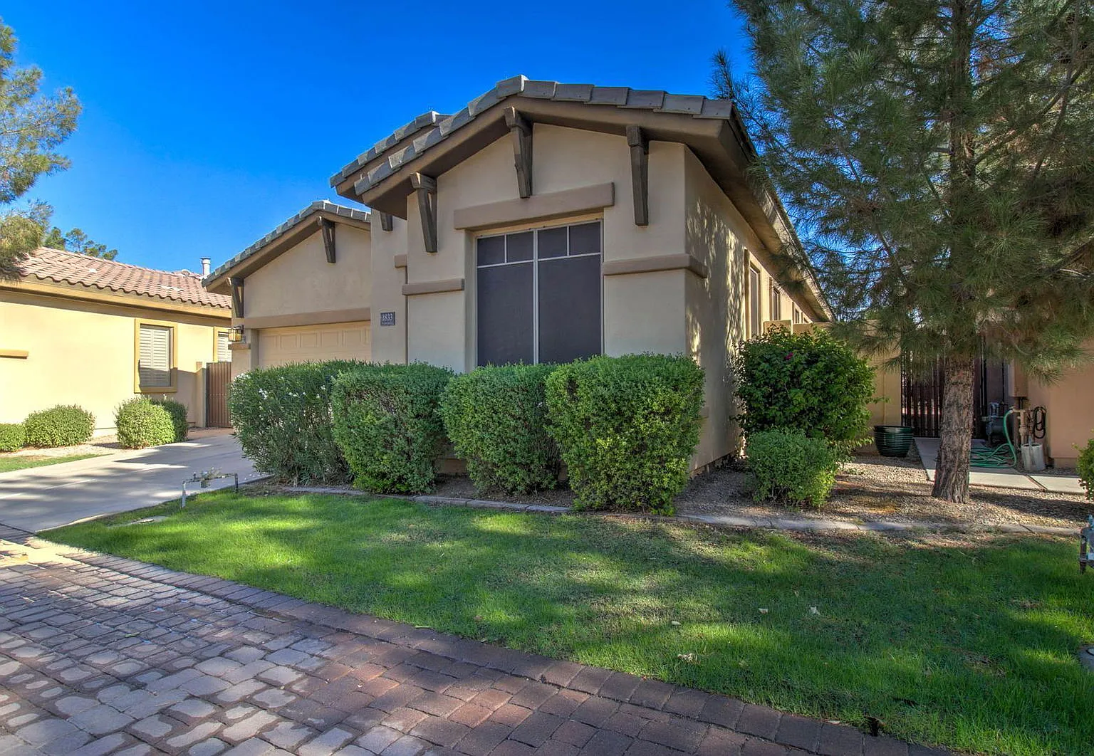 3 bed, 2.0 bath, 1338 sqft, $3,000 — Photo 2