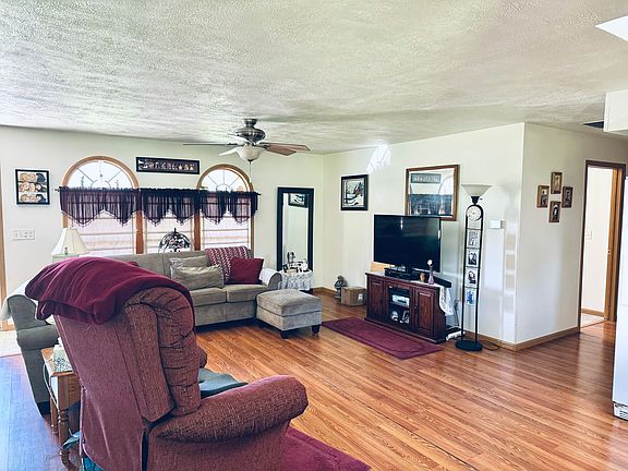 3rd image of 306 Kellerhal Dr