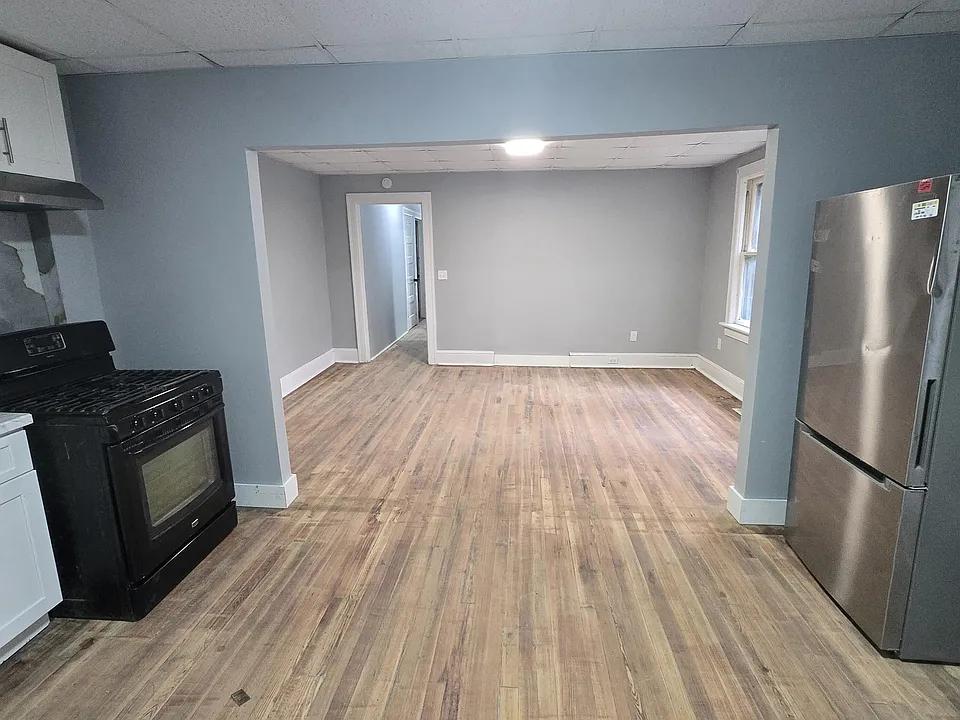 942 N Main Ave #1