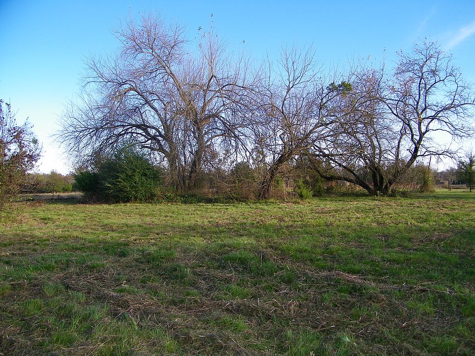 2nd image of 1073 N 4285th Rd