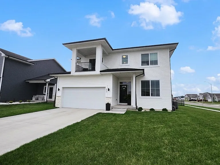 603 NE Pearl Dr — Photo 1